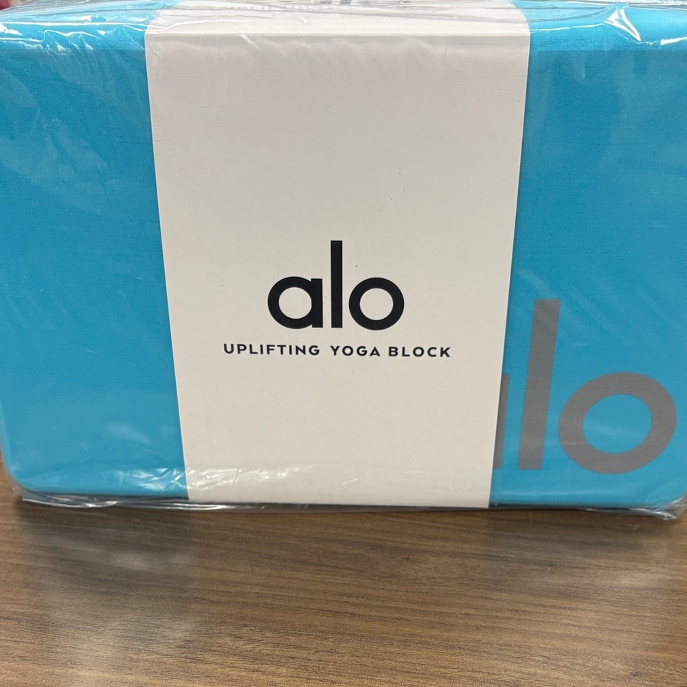 ALO Yoga Aqua Blue Uplifting Block